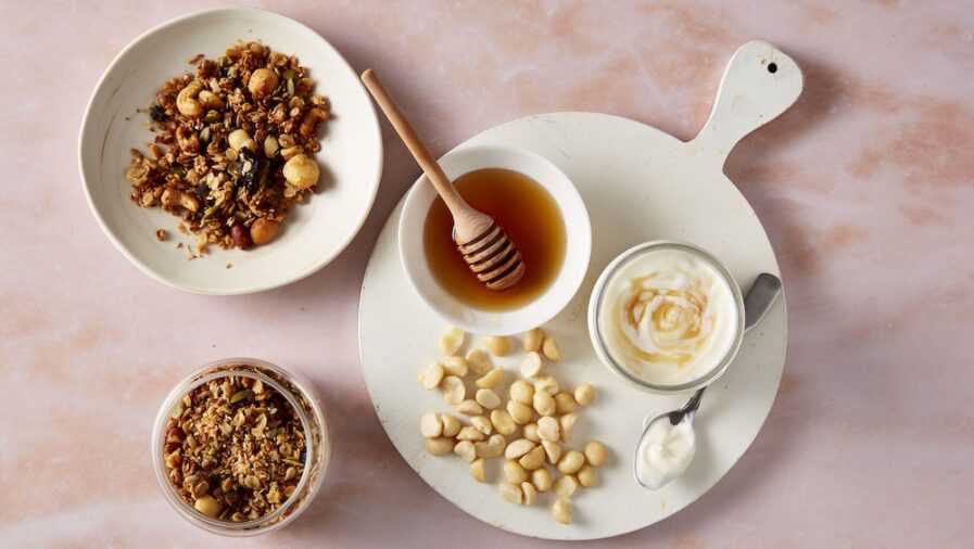 Macadamia granola with yoghurt and honey